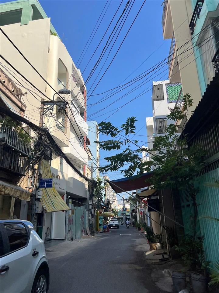 Mặt tiền duy tân giáp huỳnh văn bánh , phường .phú nhuận .dt 17m2, 2 tầng