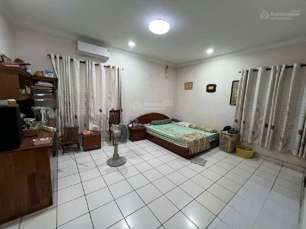 Hiếm  nguyễn oanh p17 giáp đs 30 biệt thự ngang 12mx17m  cn đủ  hxh 12m (có lề)gara ôtô  20tỷ