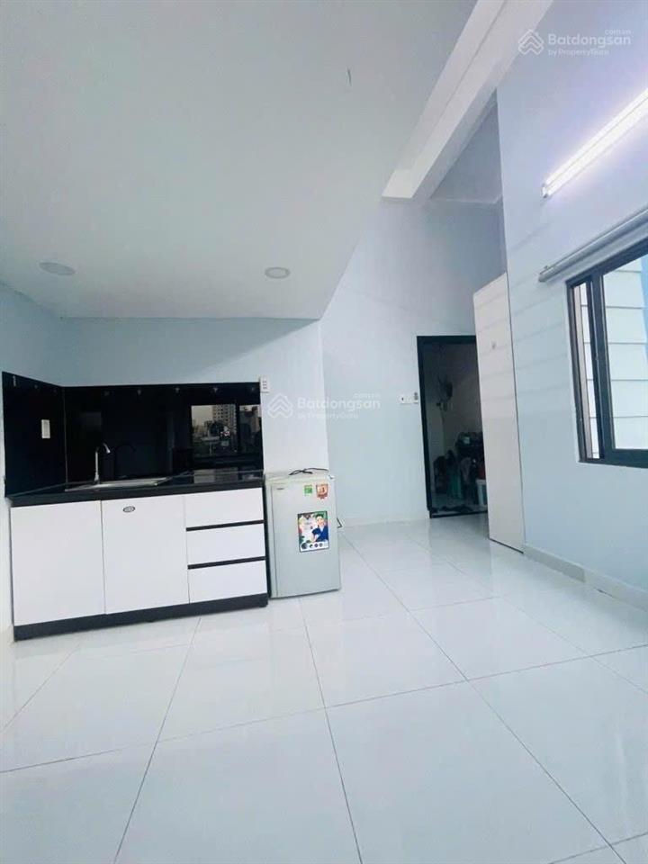 Xvnt p21 gần trường hồng hà  sát q1 60m2 (5m 12m) 4 tầng btct  hẻm 4m, 6pn  dòng t.i.ề.n 35tr