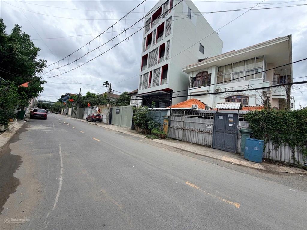 Dương quảng hàm  phạm huy thông hẻm ô tô  sát mt gần bờ kè 95m2 ngang lớn gần 6m  chỉ 9tỷ999