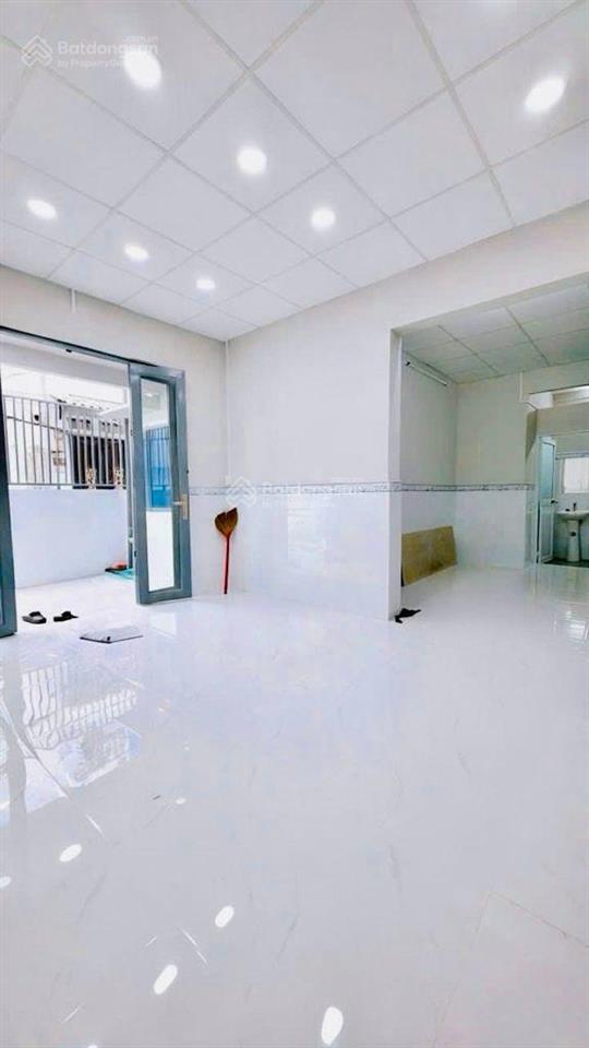 Nhà mới q4 2 tầng 52m2 ngang 7m có phòng ngủ trệt chỉ 4.5 tỷ