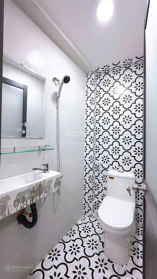 Hiếm  hoàng diệu q4  hẻm ô tô thông  29m2  4 tầng đúc  sát mặt tiền  không qh  chỉ 5.7 tỷ