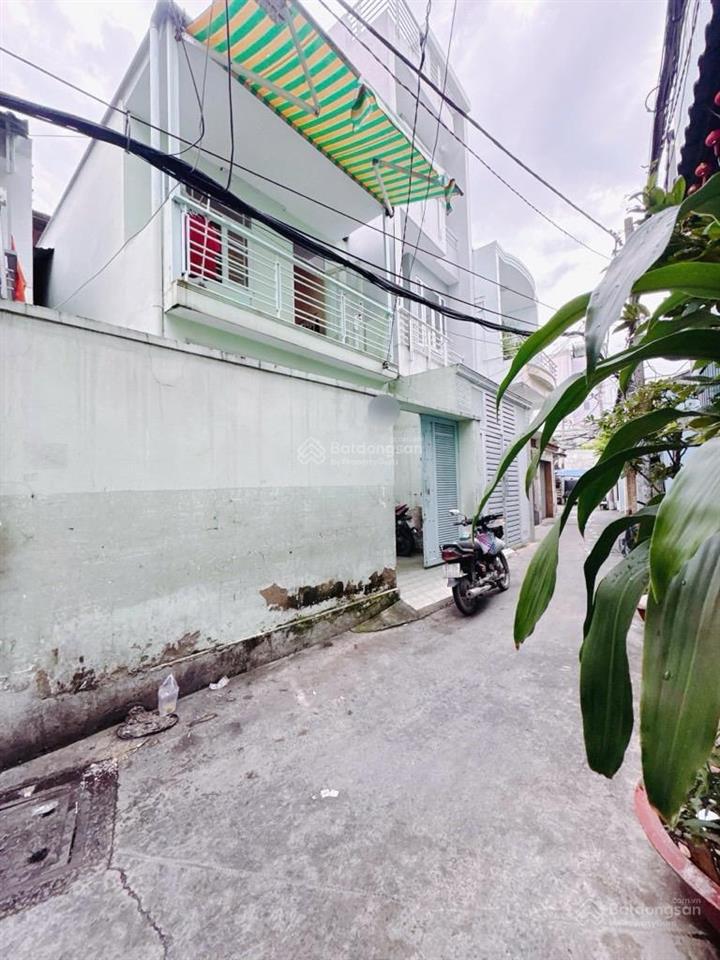 Hoàng diệu q4  hẻm 3m  53.2m2 ngang 5,45m  2 tầng đúc  không qh  6.2 tỷ
