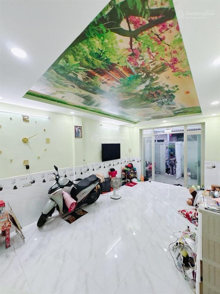Hoàng diệu q4  hẻm 3m  53.2m2 ngang 5,45m  2 tầng đúc  không qh  6.2 tỷ