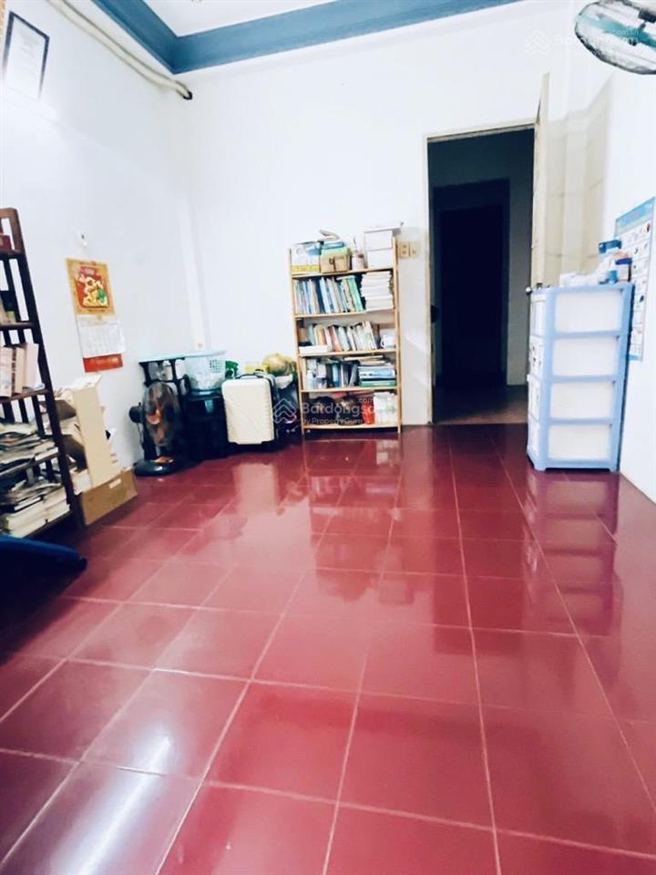Hiếm  mặt tiền đường số q4  32.5m2  4 tầng đúc  1 đời chủ  chỉ 9.5 tỷ