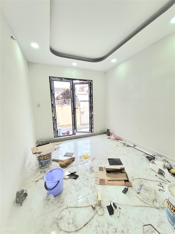Mặt tiền đường số q4  5 tầng đúc  3 x 7m  3pn  không lộ giới  chỉ 6 tỷ nhỉnh