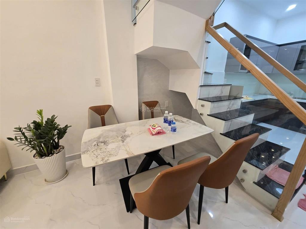 Nhà nguyễn khoái q4 sát hẻm otô 41m2 2 tầng đúc chỉ 4 tỷ nhỉnh
