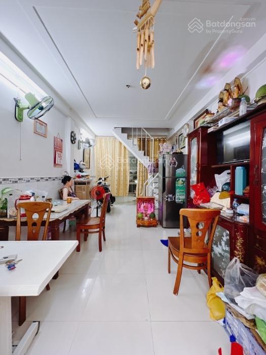 Cách 2 căn ra mặt tiền q4 40m2 2 tầng đúc ko giải tỏa chỉ 5 tỷ nhỉnh