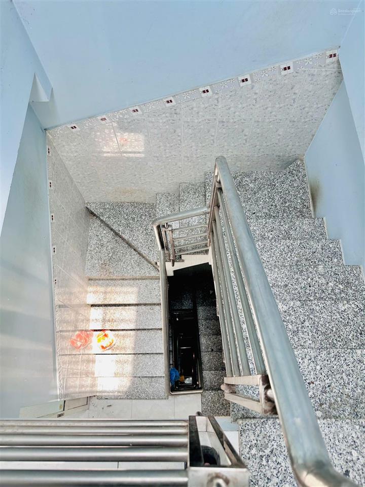 Nguyễn tất thành q4  hẻm otô  5 tầng đúc  26m2  không qh  chỉ 5 tỷ nhỉnh