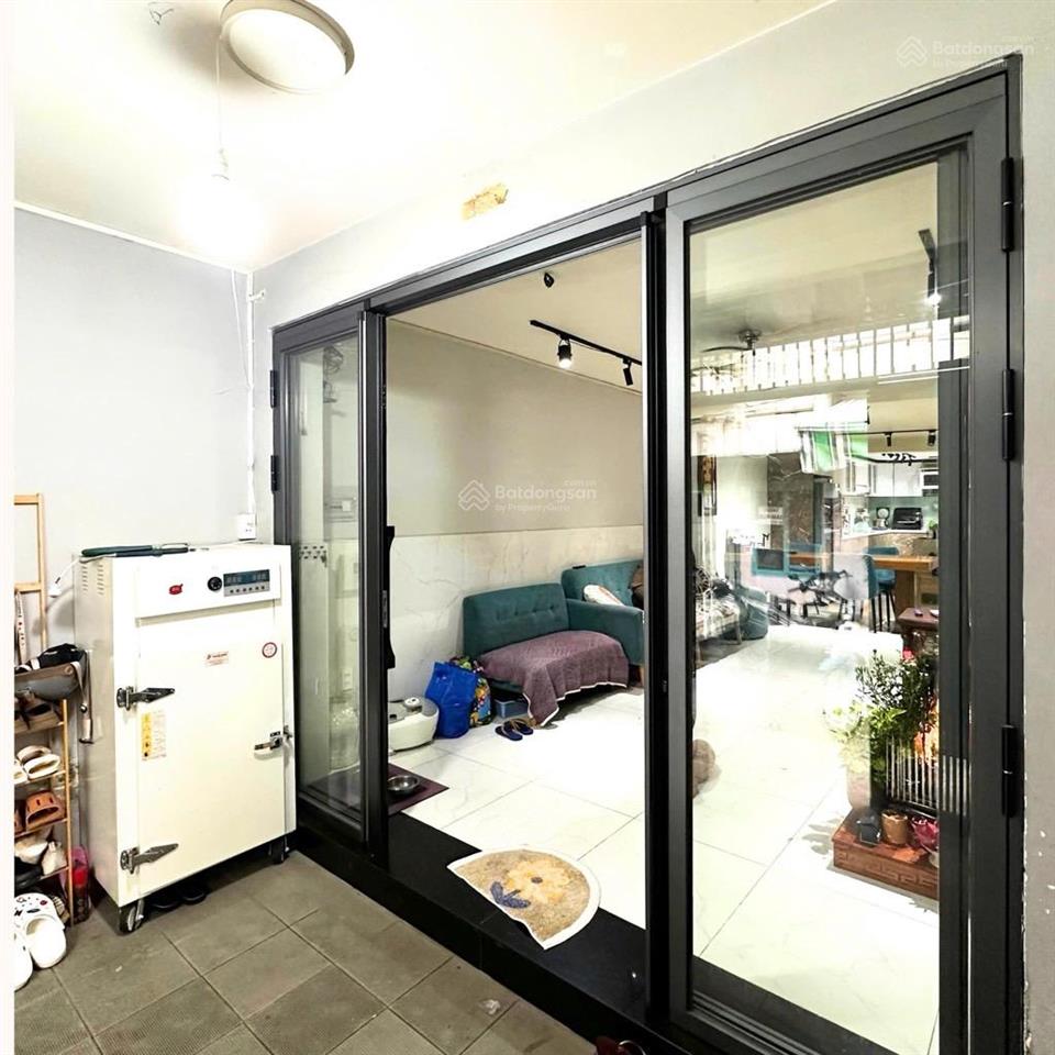 Bến vân đồn q4 sát mt 72m2 , 5x15m 3 tầng kdc hiện huữ chỉ 9 tỷ nhỉnh