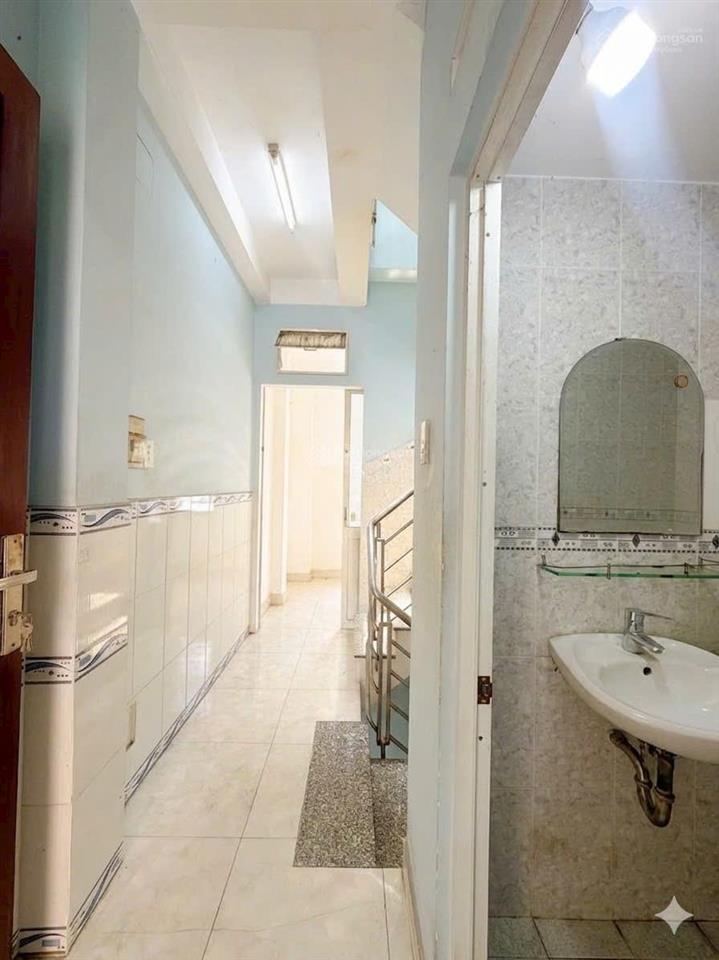 Nguyễn tất thành q4 hẻm otô 26m2 5 tầng đúc ko qh chỉ 5 tỷ nhỉnh