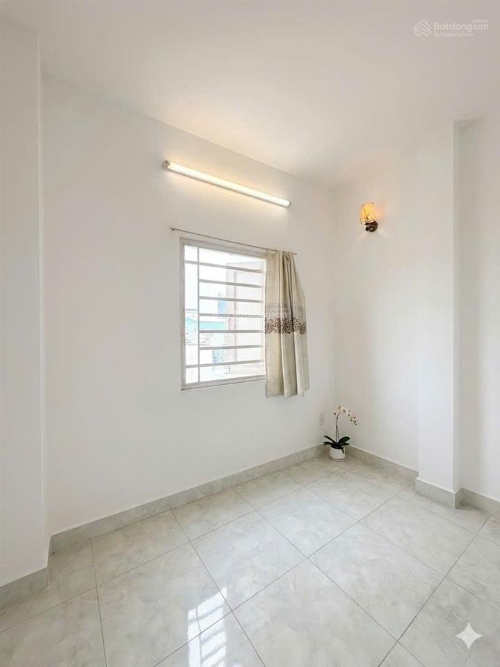 Nguyễn tất thành q4 hẻm otô 26m2 5 tầng đúc ko qh chỉ 5 tỷ nhỉnh