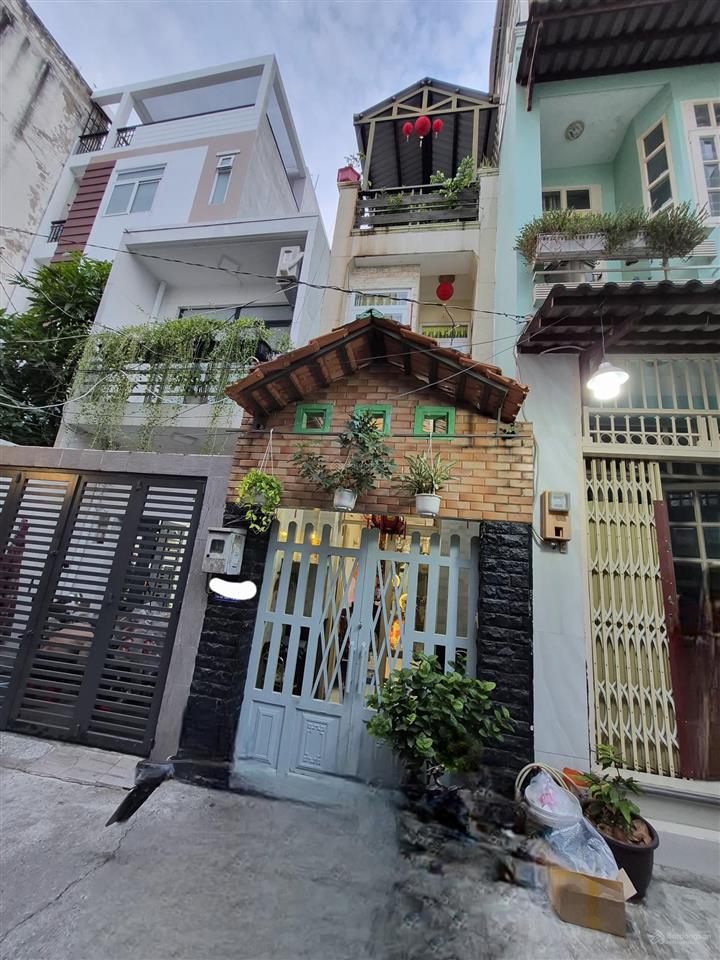 Hẻm ôtô q4  4 tầng  40m2  dân trí cao chỉ 5 tỷ