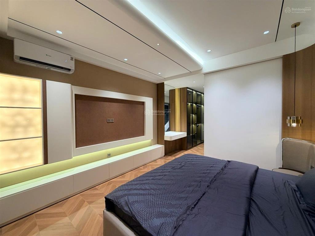 Mặt tiền hẻm 8m phú thuận q7  4 tầng  75m2  thang máy  nội thất luxury
