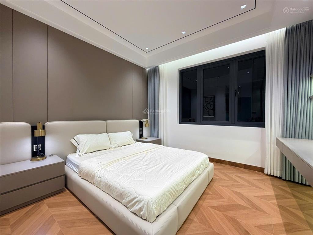 Mặt tiền hẻm 8m phú thuận q7  4 tầng  75m2  thang máy  nội thất luxury