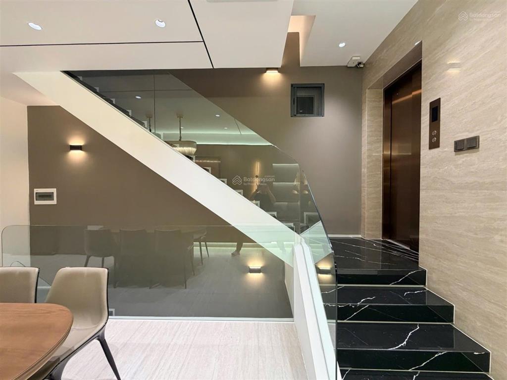 Mặt tiền hẻm 8m phú thuận q7  4 tầng  75m2  thang máy  nội thất luxury