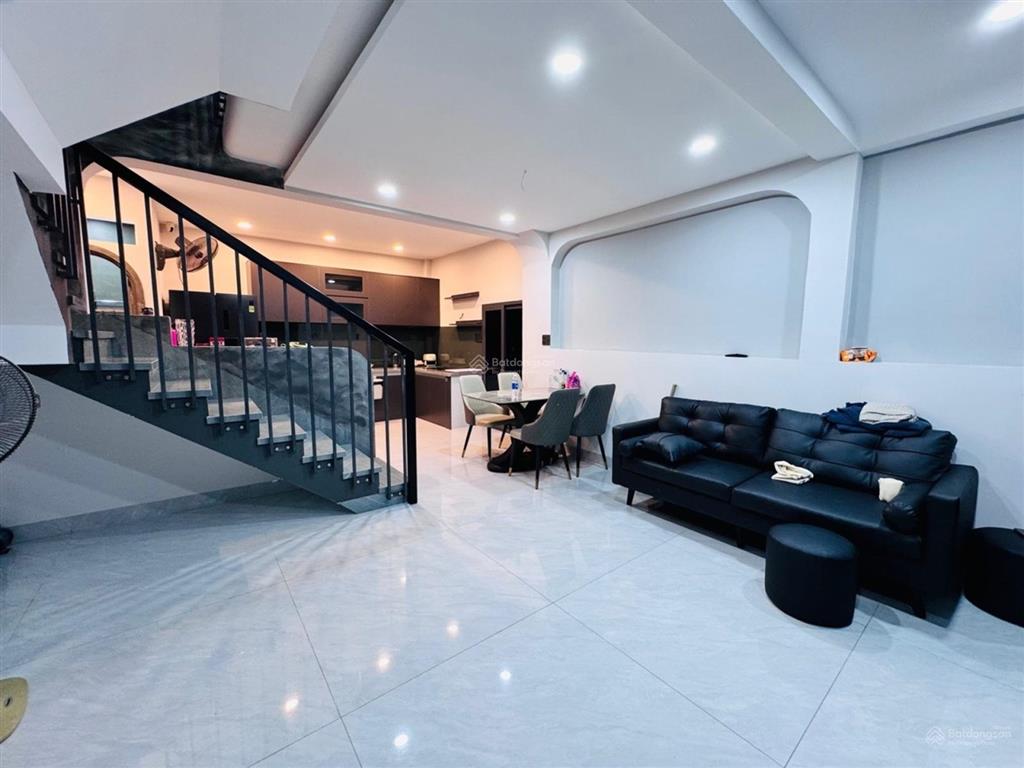 Siêu phẩm căn góc q4  hẻm 5m  43m2  2 lầu đúc  kdc hiện hữu