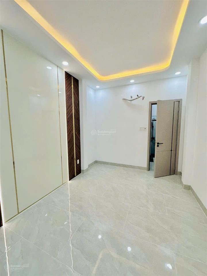 Ngay cầu cammet q4  vài bước ra mặt tiền  3.1x7.9m  4 tầng  không lộ giới  chỉ 5.6 tỷ