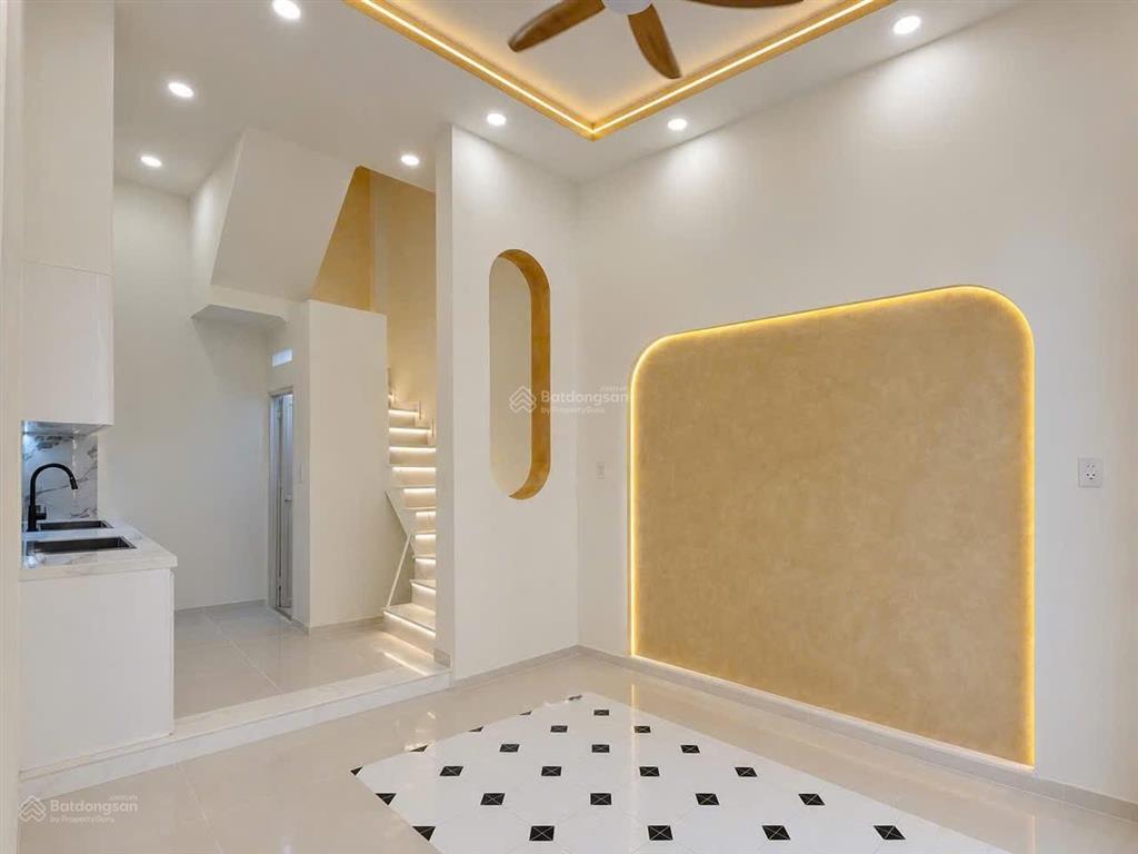 Hoàng diệu  q4  4 lầu  32,8m2  kdc hiện hữu  chỉ 5,59 tỷ