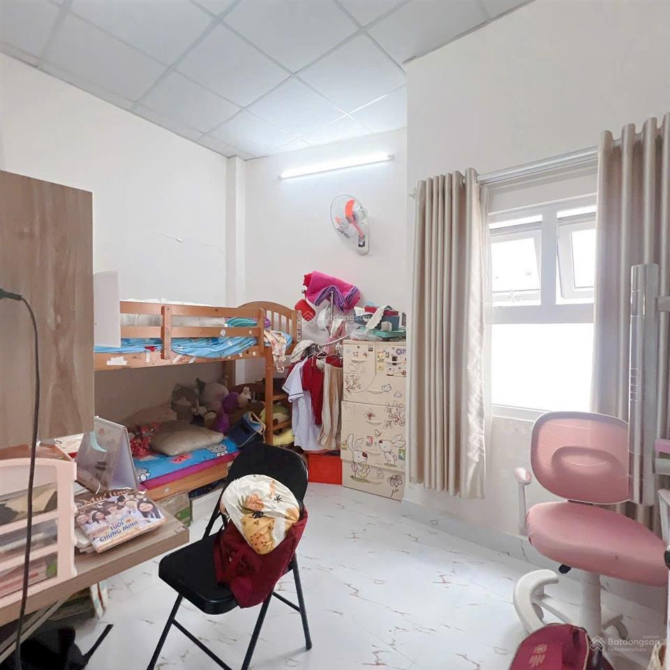 Nhà đẹp q4  hẻm 1 sẹc  42m2  2 lầu đúc  hoàn công  chỉ 5 tỷ nhỉnh