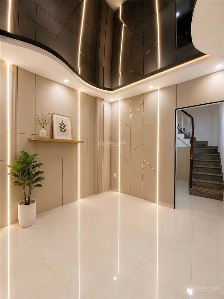 Sát mặt tiền q4 4 tầng 7x3,5 ko qh, hoàn công chỉ 4 tỷ