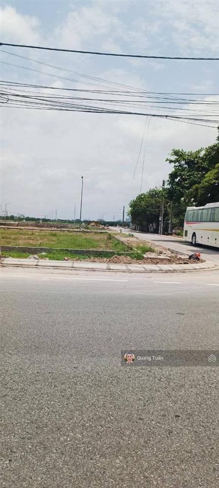 Vị trí kim cương nằm đúng tâm điểm kcn cẩm văn quốc tuấn đón đầu 20.000 công nhân làm việc .