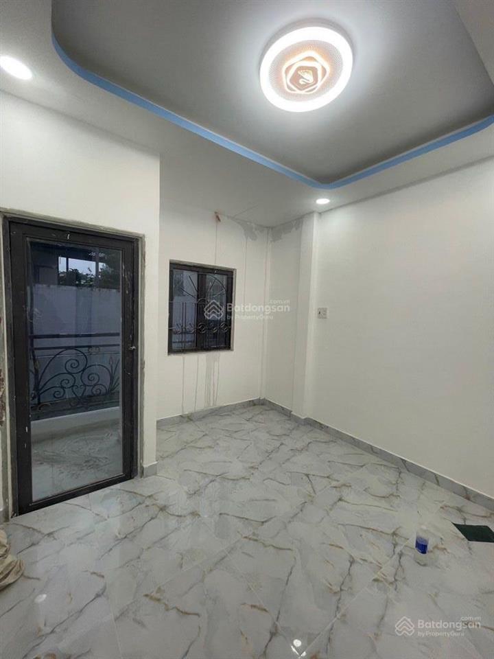 Nhỉnh 3 tỷ có ngay nhà 3 tầng đường hòa bình  tân phú