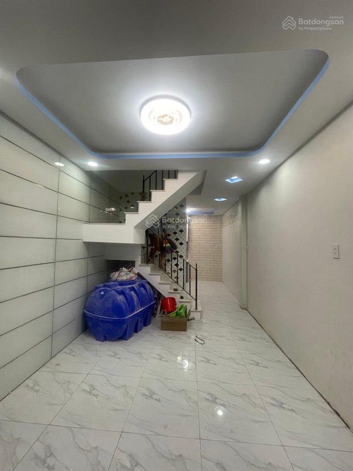 Nhỉnh 3 tỷ có ngay nhà 3 tầng đường hòa bình  tân phú