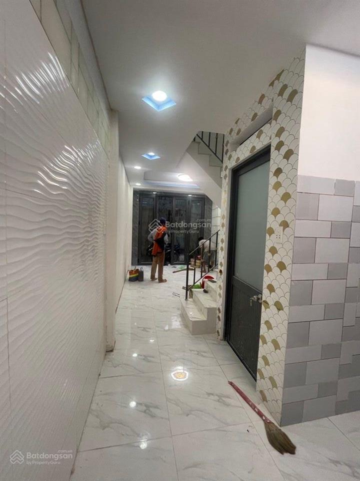 Nhỉnh 3 tỷ có ngay nhà 3 tầng đường hòa bình  tân phú