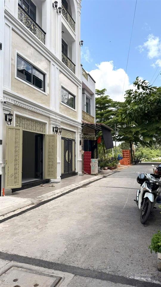 5 tỷ hơn nhà ngay sát tên lửa, hẻm 8m lề, 4.2x12m, 3pn, sổ riêng 2026