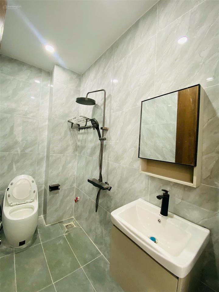 5 tỷ hơn nhà trung tâm bình tân ,hẻm xh, 4x16m, 5pn sân thượng