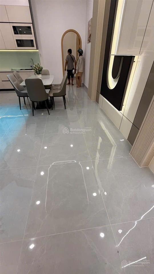 Mặt tiền kinh doanh 6, xtỷ, ngay trung tâm bình tân 8x8m shr