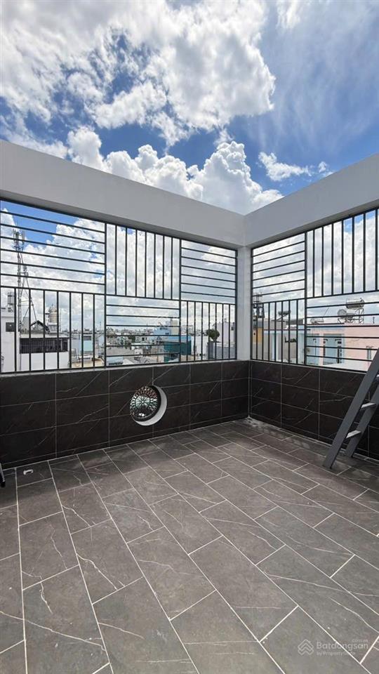 Mặt tiền kinh doanh 6, xtỷ, ngay trung tâm bình tân 8x8m shr