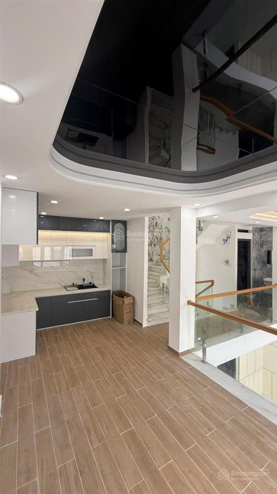 Mặt tiền kinh doanh 6, xtỷ, ngay trung tâm bình tân 8x8m shr