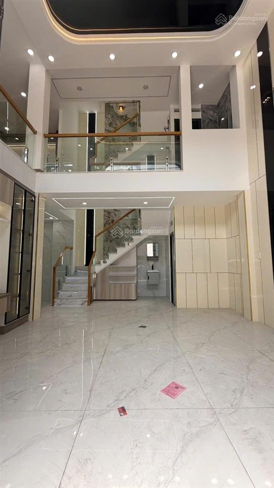 Mặt tiền kinh doanh 6, xtỷ, ngay trung tâm bình tân 8x8m shr