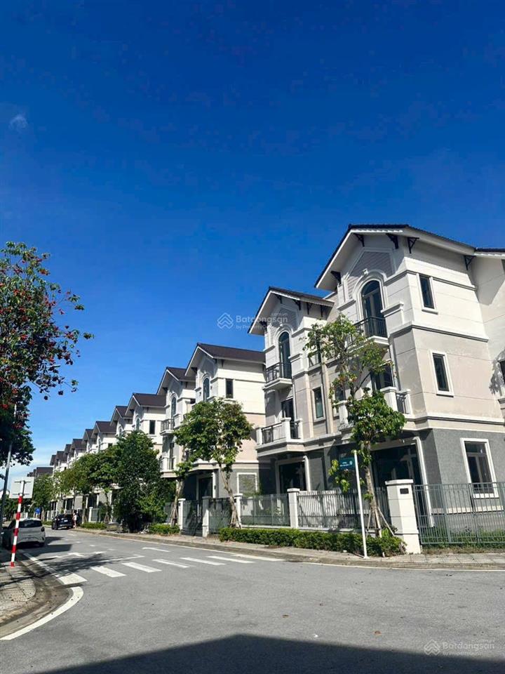Biệt thự song lập 135m2 chỉ 9,4 tỷ (bao thuế phí)  cách hồ tây 15 phút di chuyển