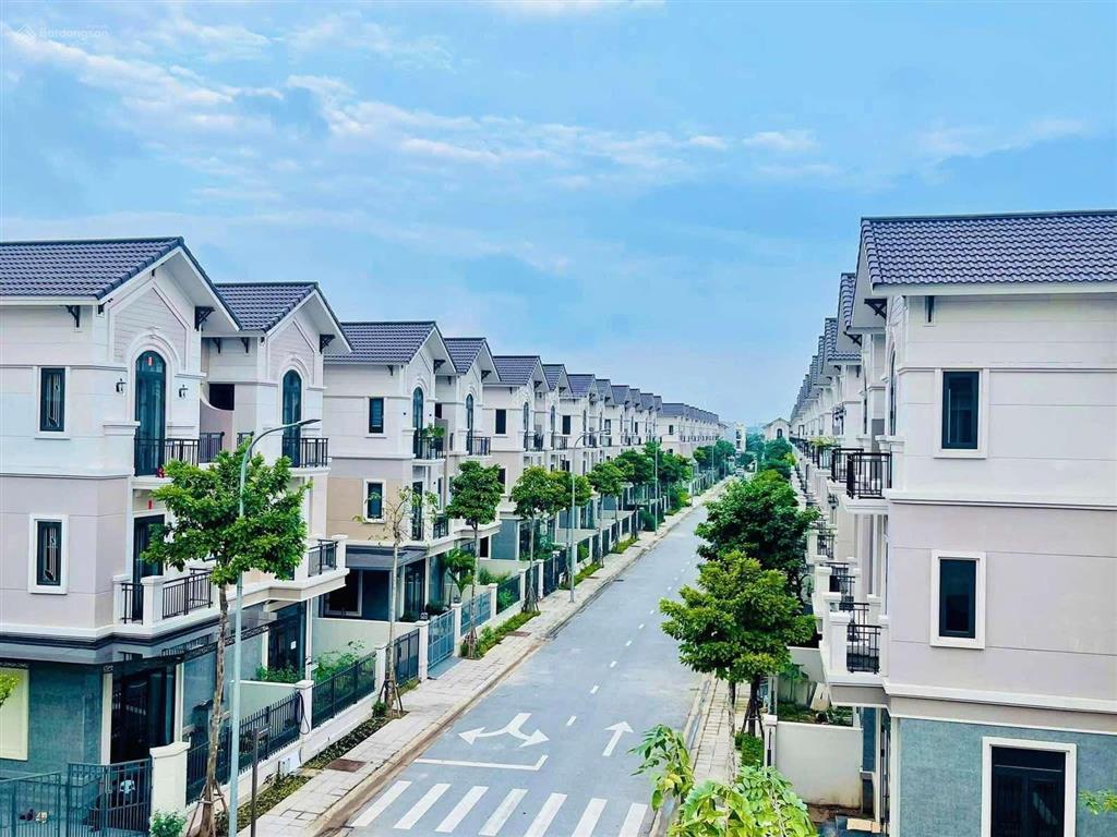 Biệt thự song lập 135m2 chỉ 9,4 tỷ (bao thuế phí)  cách hồ tây 15 phút di chuyển