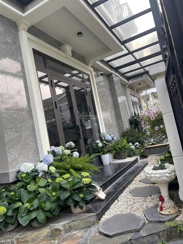 Biệt thự song lập 135m2 chỉ 9,4 tỷ (bao thuế phí)  cách hồ tây 15 phút di chuyển