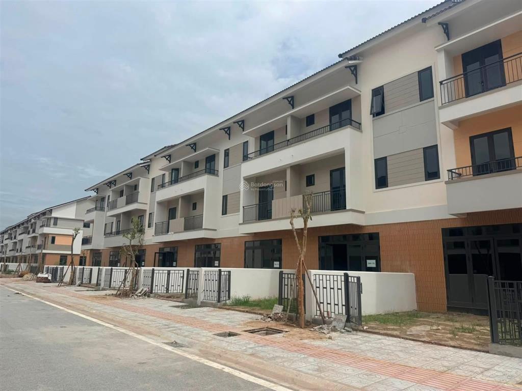 Giá sập sàn shophouse 120m2 chỉ 65.83 triệu/m2 cả nhà & đất