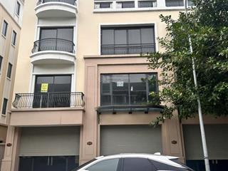 Bán lk mặt đường 30m, phố thương mại , giá không tưởng.