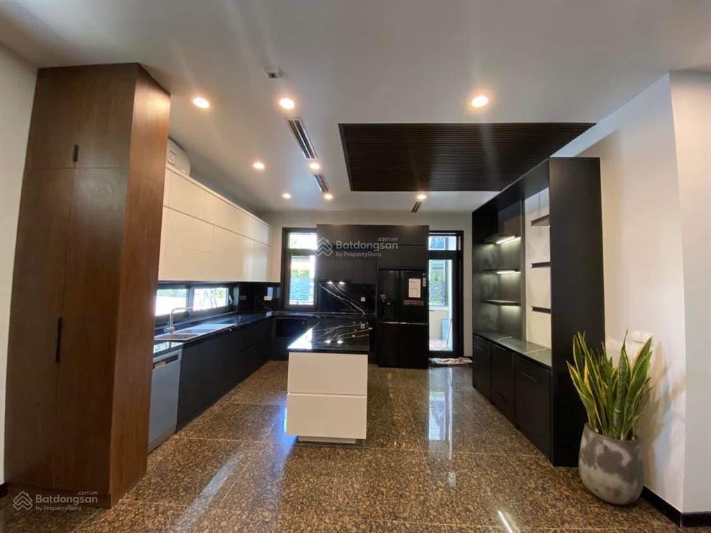 Chính chủ cho thuê biệt thự starlake tây hồ tây, lô góc, 230m2, 5pn, 4wc giá 75tr/th.  0919 863 ***