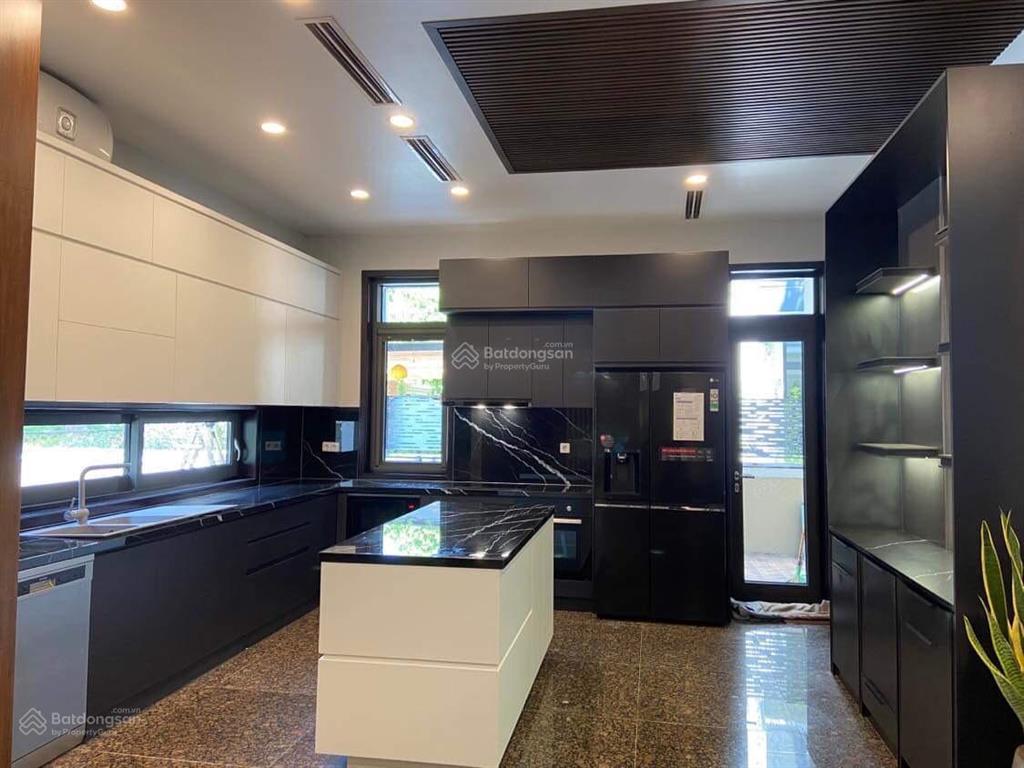 Chính chủ cho thuê biệt thự starlake tây hồ tây, lô góc, 230m2, 5pn, 4wc giá 75tr/th.  0919 863 ***