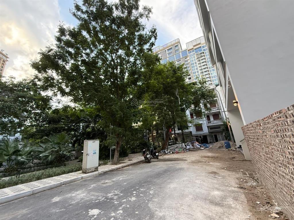 93 tỷ đất biệt thự vườn đào, tây hồ | mặt tiền 11m
176m | đất vuông | ô tô tránh | vỉa hè