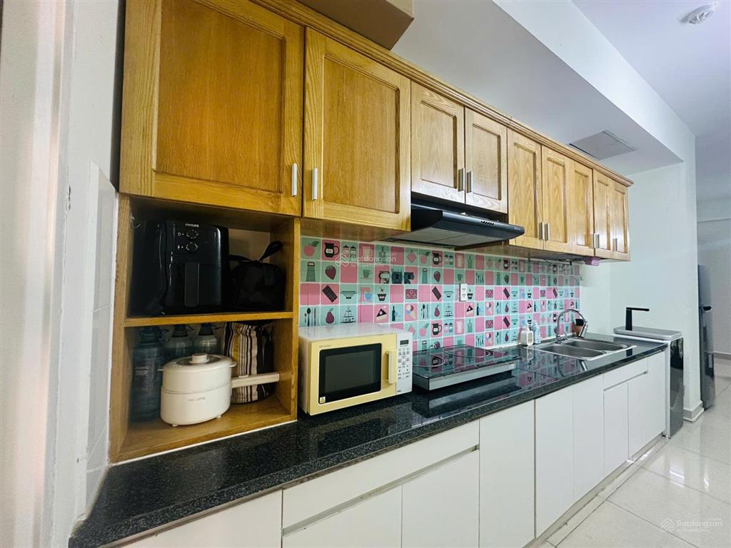 Bán căn 2pn 2wc diện tích 73m2 nhà mới đẹp sạch sẽ sẵn nội thất , view hồ bơi thoáng mát