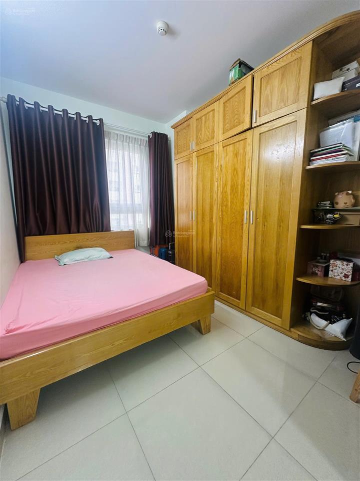 Bán căn 2pn 2wc diện tích 73m2 nhà mới đẹp sạch sẽ sẵn nội thất , view hồ bơi thoáng mát