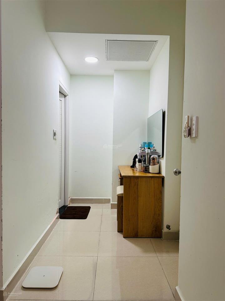 Bán căn 2pn 2wc diện tích 73m2 nhà mới đẹp sạch sẽ sẵn nội thất , view hồ bơi thoáng mát