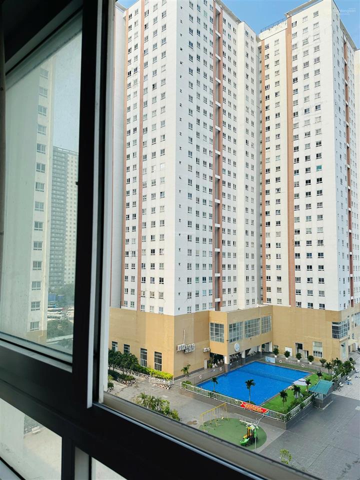 Bán căn 2pn 2wc diện tích 73m2 nhà mới đẹp sạch sẽ sẵn nội thất , view hồ bơi thoáng mát