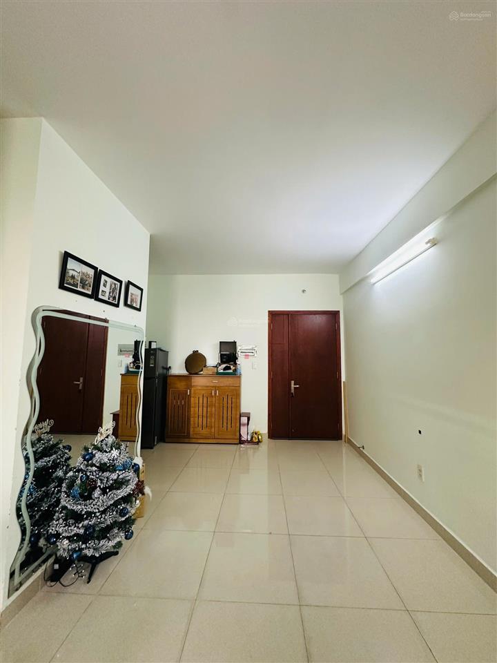 Bán căn 2pn 2wc diện tích 73m2 nhà mới đẹp sạch sẽ sẵn nội thất , view hồ bơi thoáng mát