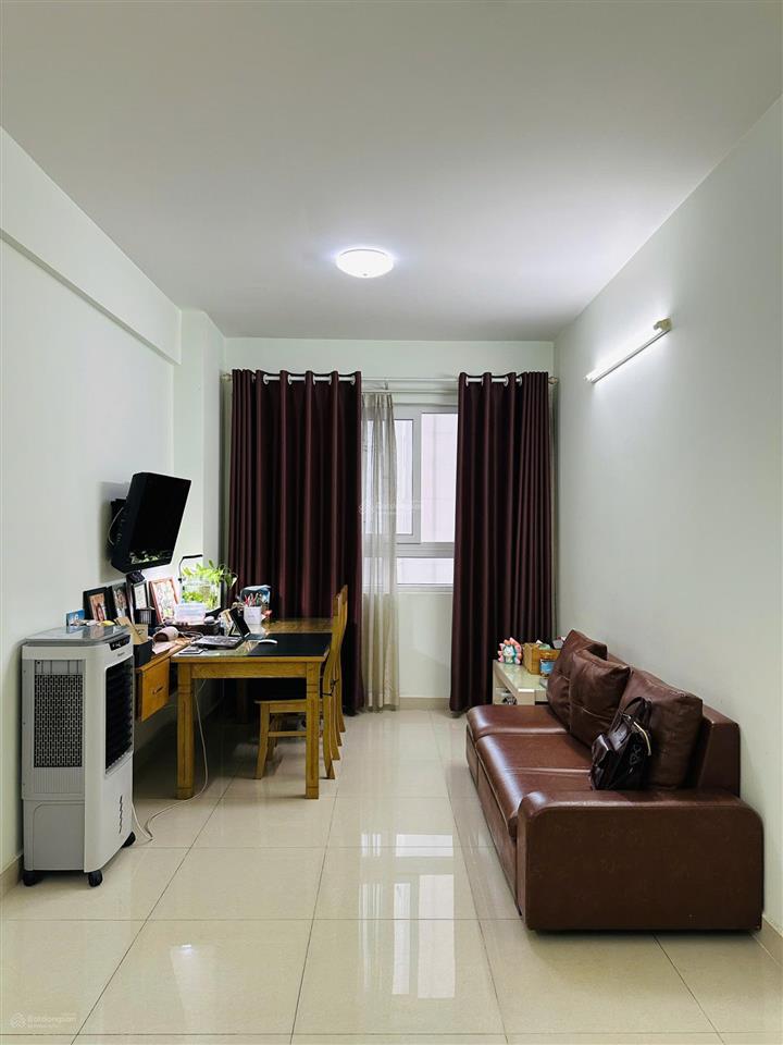 Bán căn 2pn 2wc diện tích 73m2 nhà mới đẹp sạch sẽ sẵn nội thất , view hồ bơi thoáng mát