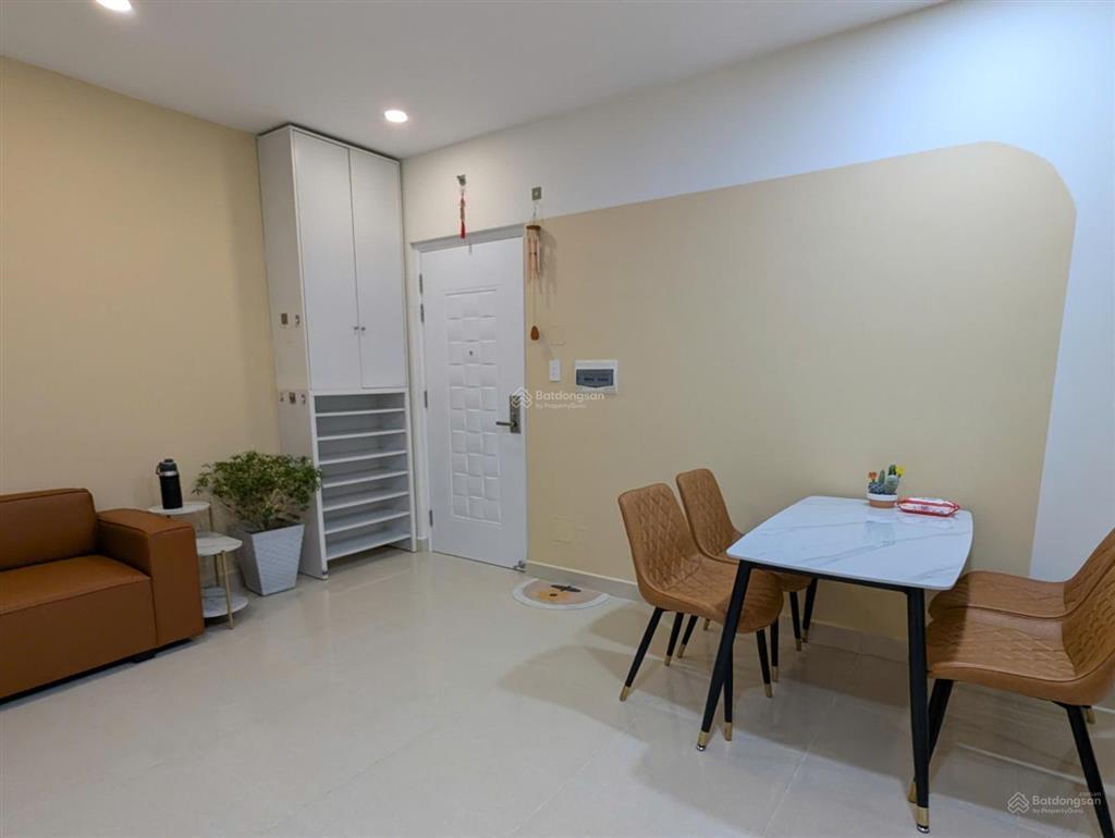 Nhà đẹp giá tốt căn 2pn 2wc có nội thất, nhà sạch sẽ tầng vừa view thông thoáng mát mẻ